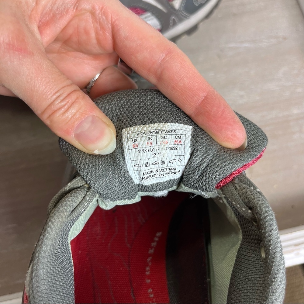 The North Face Kids' Pink and Gray Shoes - Picture 11 of 12